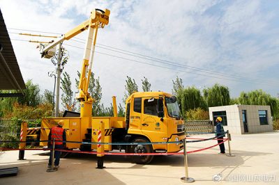 對10千伏鎮(zhèn)北線58號桿處開關(guān)開展帶電接火作業(yè)