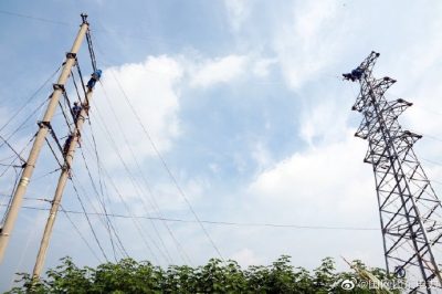 35千伏黃山線12號塔-16號塔進(jìn)行遷移架設(shè)