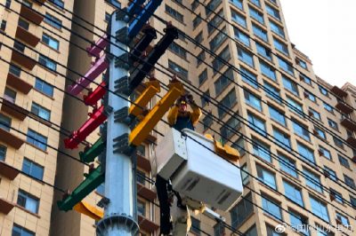 10千伏南環(huán)北線28號(hào)桿進(jìn)行帶電安裝接地掛環(huán)工作