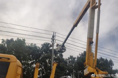 10千伏大泊線海盟雙回32號(hào)桿開展帶電消缺作業(yè)