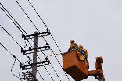 在10千伏泰薛線、造紙線雙回線路開展帶電作業(yè)