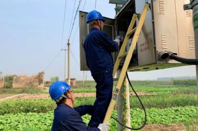 國網南宮市供電公司南便供電所對轄區(qū)內10千伏線路進行巡視