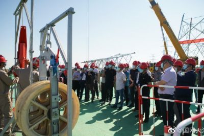 開(kāi)展“采用對(duì)接裝置的流動(dòng)式起重機(jī)分段組塔”項(xiàng)目的試點(diǎn)觀(guān)摩