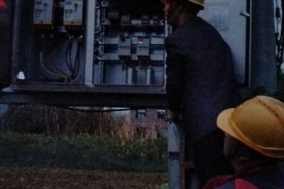 在10千伏大梅線雙宅#4變、梅樹周堂院臺(tái)區(qū)進(jìn)行用電安全檢查