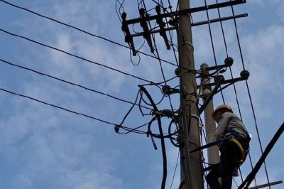 處理10千伏柑集線#0023號(hào)桿東江18組公配變低壓出線設(shè)備線路故障