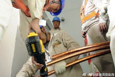 新上的10千伏2號(hào)電容器并開關(guān)進(jìn)行電纜切割