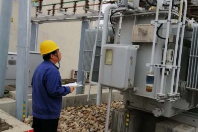 運(yùn)維人員立即投身到緊張的設(shè)備巡視工作中