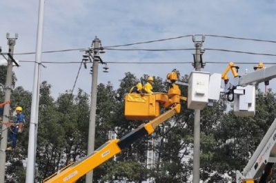 紹興供電公司首臺(tái)人工智能帶電作業(yè)機(jī)器人上崗