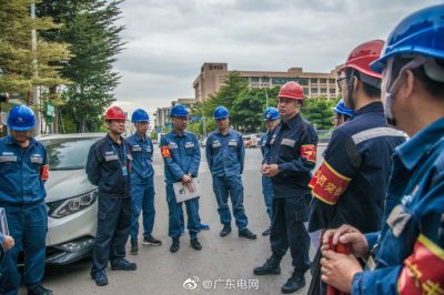 整治“三線纏繞”在路上