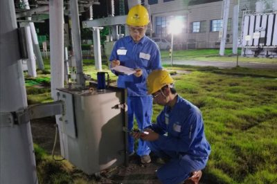 巡維中心的值班員通宵達(dá)旦井然有序的開展各項(xiàng)工作