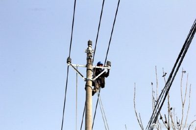 對10千伏滴水崖線進行改造施工