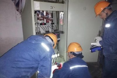 為陳倉區(qū)新街鎮(zhèn)1號、新街七組大負荷臺區(qū)開展夜巡