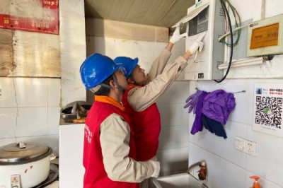 檢查并測(cè)試糕團(tuán)店等店鋪的漏電保護(hù)器開關(guān)