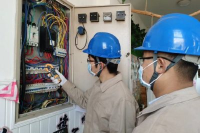 對校園內(nèi)外的電力線路、設(shè)備安全隱患進(jìn)行全面排查