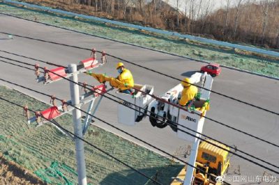對10千伏開張線24號桿至36號桿進行帶電消缺