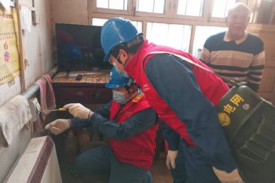 到轄區(qū)于屯村為“煤改電”用戶排查家中用電隱患