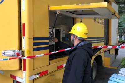 廣東陽(yáng)江海陵島供電局為馬拉松?！半姟弊o(hù)航