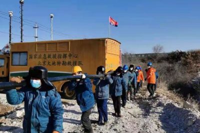 對(duì)鉆孔上方10千伏線路進(jìn)行切改，敷設(shè)300米電纜