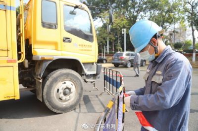 南方電網(wǎng)廣東東莞供電局的保電人員全程護航，助力“兩會”順利召開