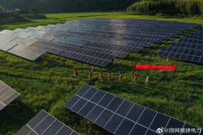 義務檢查光伏板固定架、配電箱等設施