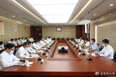 國家電網(wǎng)董事長辛保安赴國網(wǎng)河南電力檢查災后重建供電保障工作慰問干部員工并開展調(diào)研