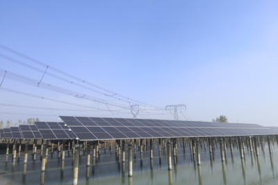 華潤潛江熊口100兆瓦漁光互補(bǔ)項目并網(wǎng)發(fā)電